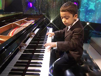 Piano prodigy --Ethan Bortnick-- 